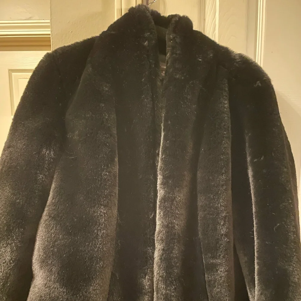 Faux fur short jacket. Size Medium - Picture 1 of 4
